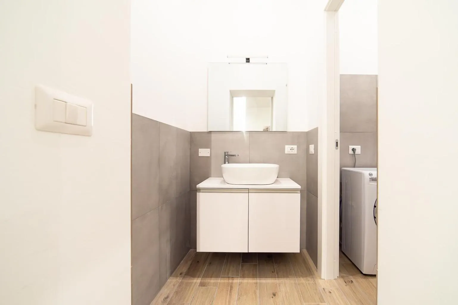 Hbhall Porta Romana Suite Milan 0*,